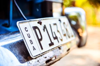 Как оставить номера с машины при продаже в ГИБДД и через госуслуги