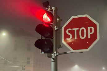 Штраф за пересечение стоп линии на светофоре и заезд за разметку 2 Штраф за пересечение стоп линии на светофоре и заезд за разметку