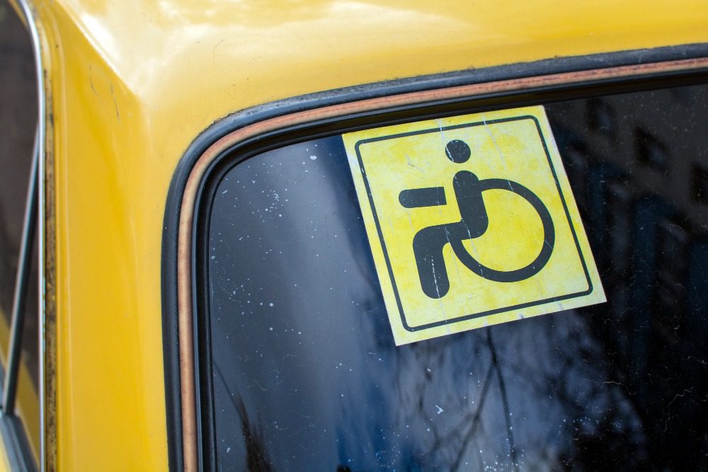 Как получить знак Инвалид на автомобиль в [year] году - правила оформления и установки, необходимые документы