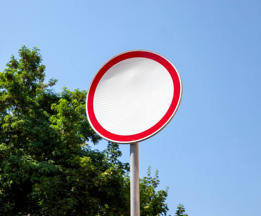 Движение запрещено: что означает этот знак? 1 Движение запрещено: что означает этот знак?