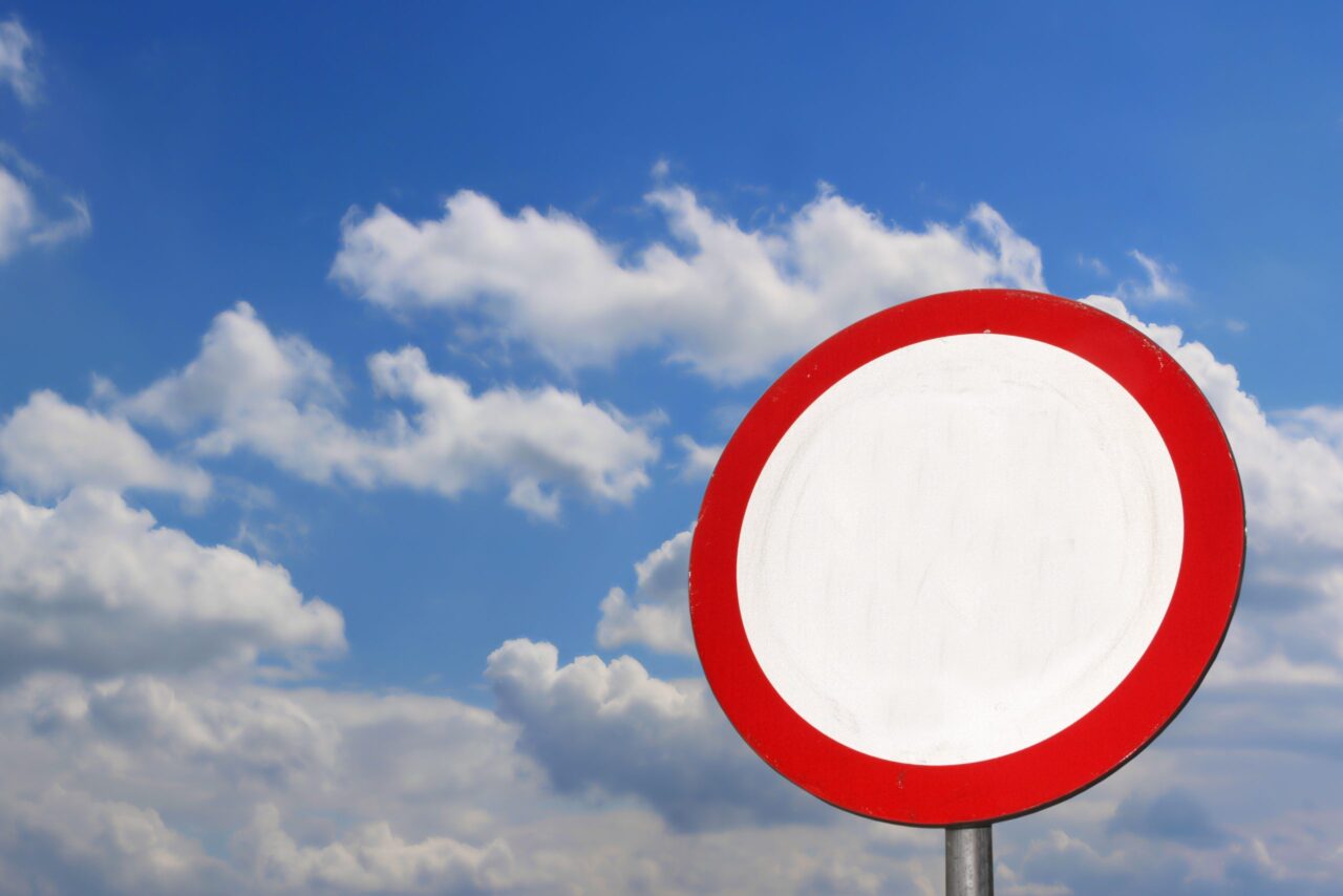 Движение запрещено: что означает этот знак? 6 Движение запрещено: что означает этот знак?